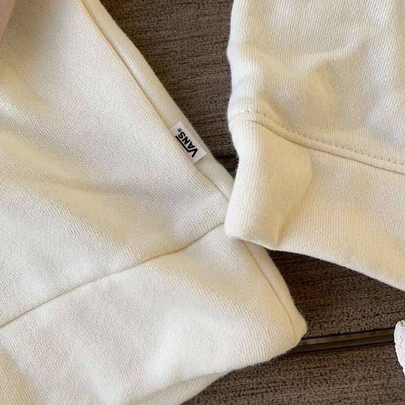 🌴🔆VANS- OFF THE WALL SPORTY FIT SWEATSHIRT🔆🌴 - Picture 4 of 6